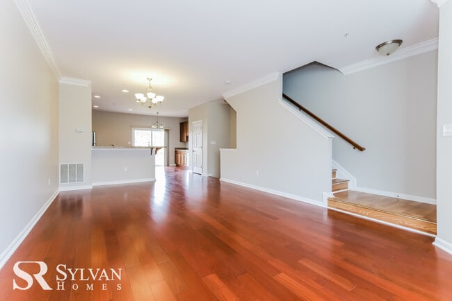 Building Photo - Fall in love with this spacious 4-bedroom ...