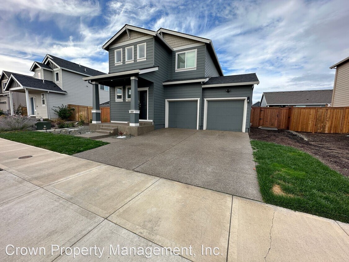 Foto principal - 3 br, 3 bath House - 4987 Armstrong Ave NE