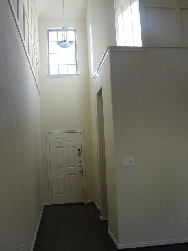 Foto del edificio - 6608 Rutherford Rd