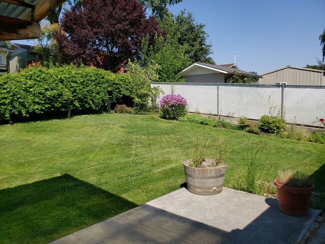 Building Photo - Beautiful Orchards 3 bedroom 1.5 bath home...