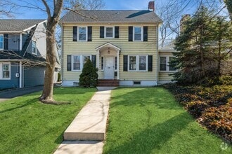Building Photo - 130 Soundview Rd