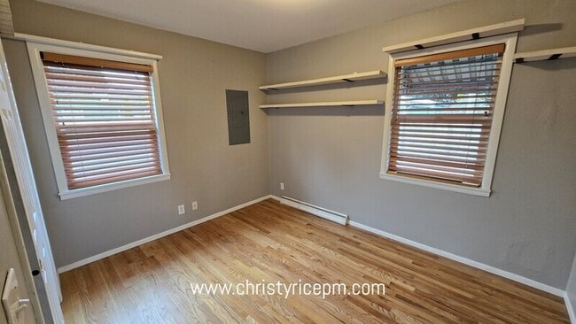 Building Photo - 238 Park Pl N