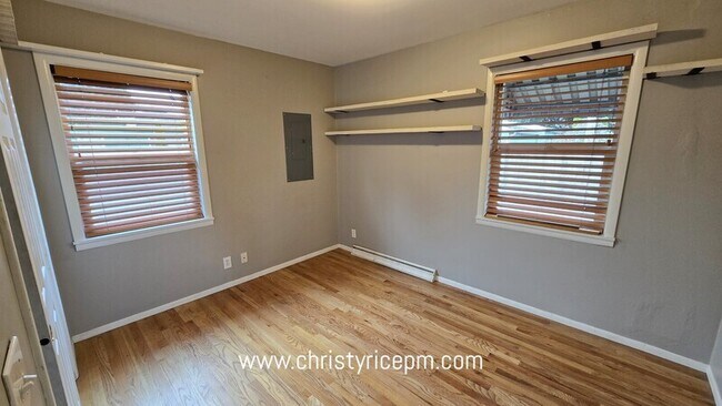 Foto del edificio - 238 Park Pl N