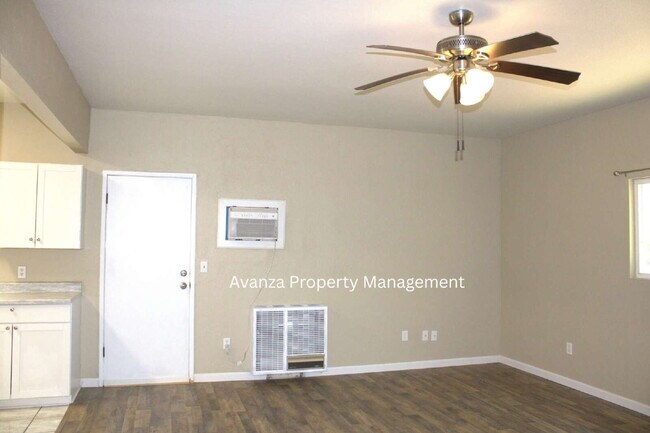 Foto del edificio - 1 Year Lease 1 Bed  1 Bath  Rent: $850 +$100 (All utilities included) Deposit: $1,500 Available: ...