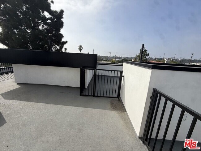 Foto del edificio - 3844 Bentley Ave