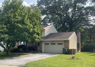 Building Photo - 2619 Majestic Dr