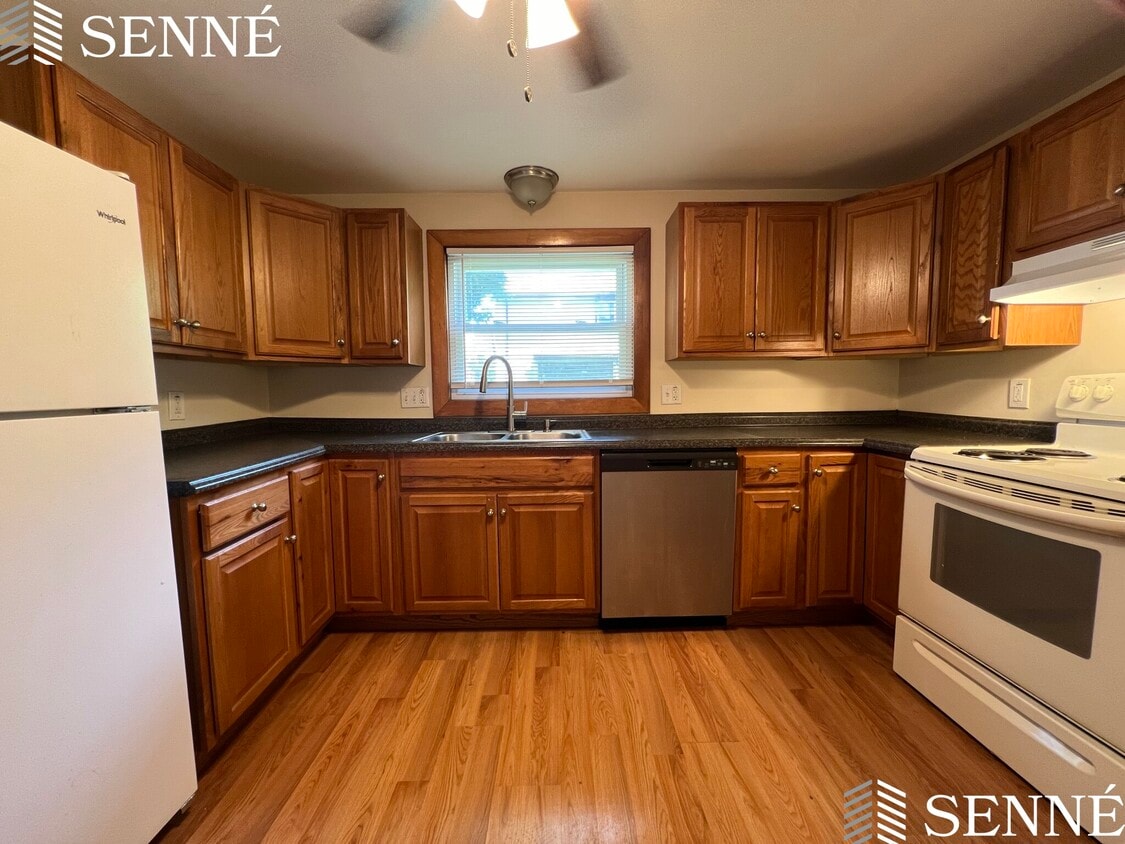Primary Photo - 100 Readville St