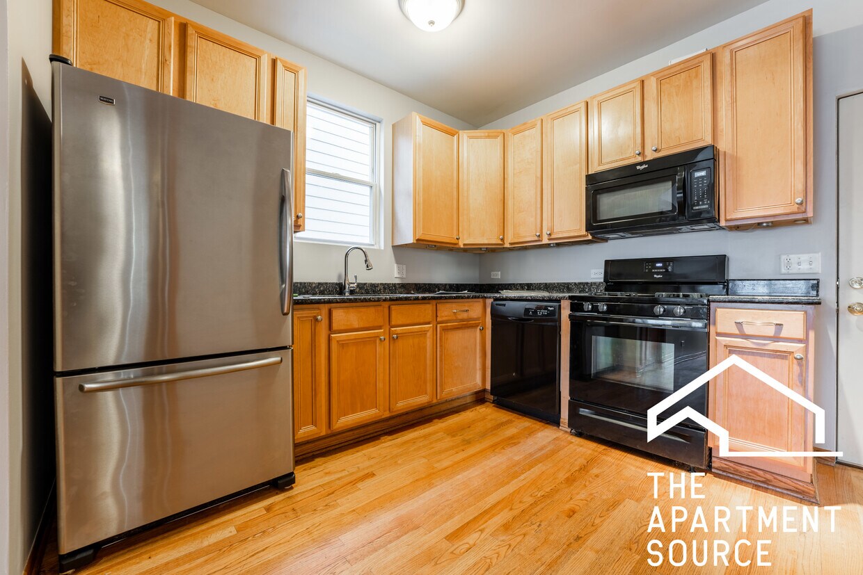Primary Photo - 2178 N Maplewood Ave