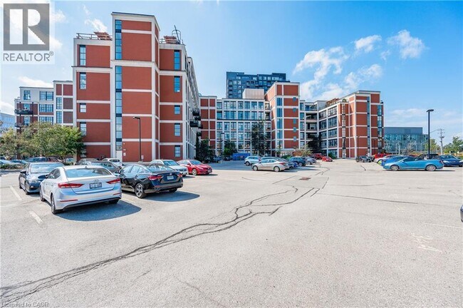 Photo du bâtiment - 410 King St W