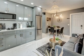 Building Photo - 2302 Taylor St