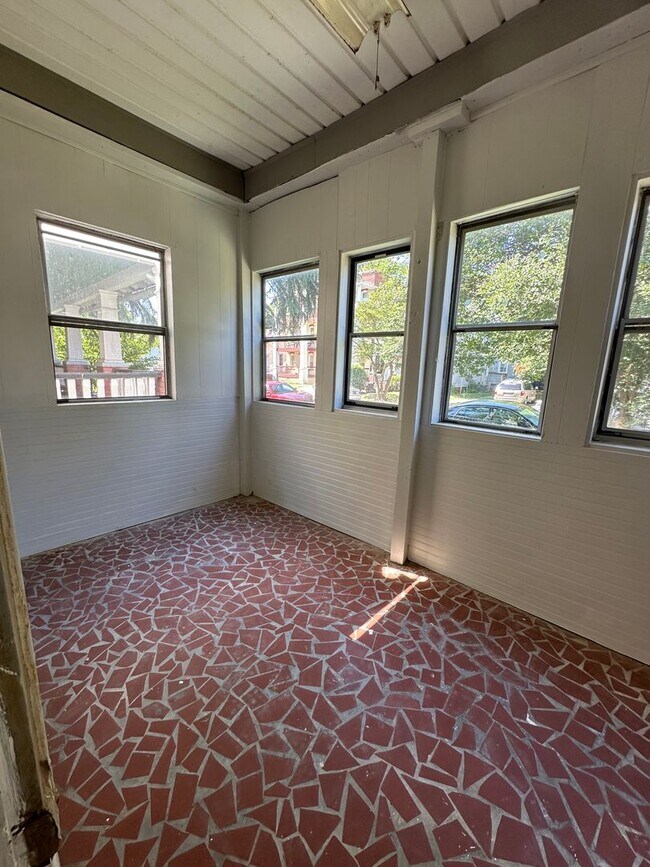 Building Photo - 120 Hough Ave