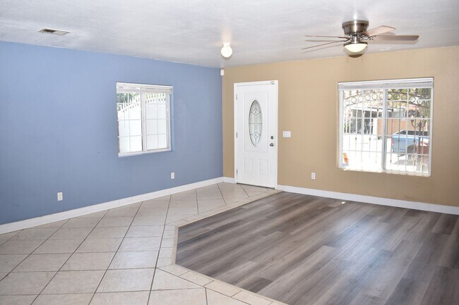 Foto del edificio - Charming 2-Story, 4 Bd 3 Ba Unit Near Downtown San Diego – 92113