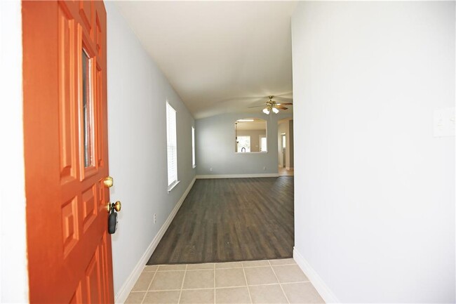Building Photo - 306 McCarthur Dr