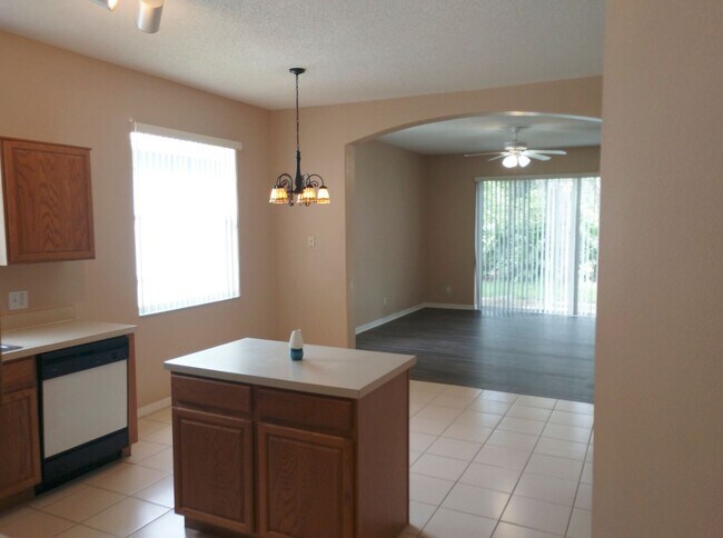 Building Photo - 4 Bed 2 Bath Oviedo Home  Gas Stove