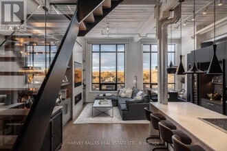 Building Photo - 993 Queen St W