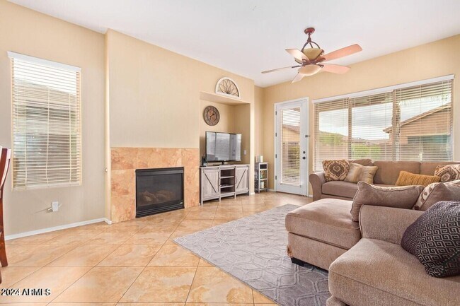 Building Photo - 3922 E Virgo Pl