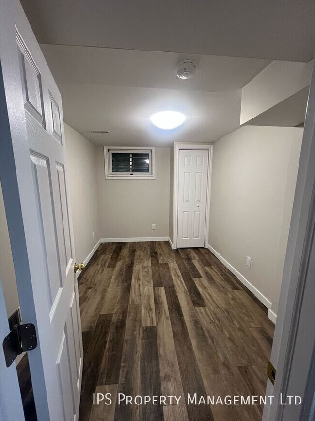 Photo du bâtiment - Basement - 2 Bed | 1 Bath - Newly Renovate...