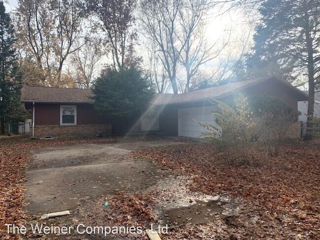 Building Photo - 3 br, 2 bath House - 1001 E. Shurts St.
