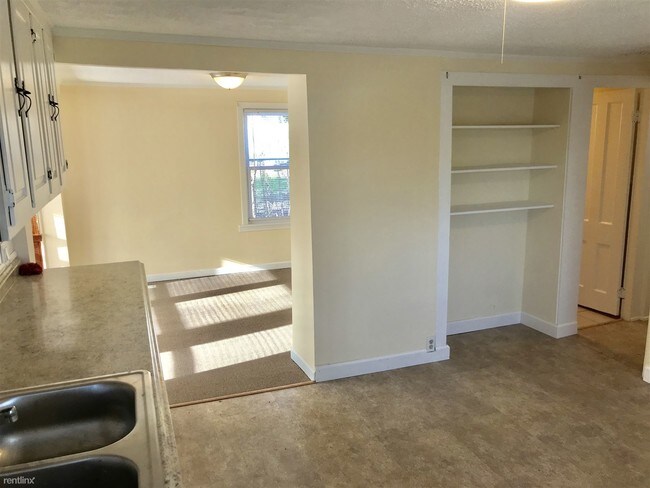 Building Photo - 2 br, 1 bath House - 851 N Colony Rd