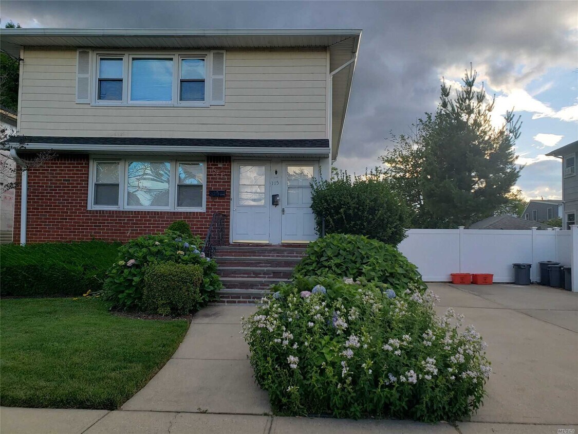 Primary Photo - 115 Nassau Blvd