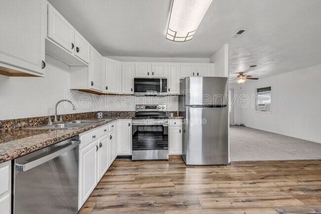 Building Photo - 8910 Poze Blvd