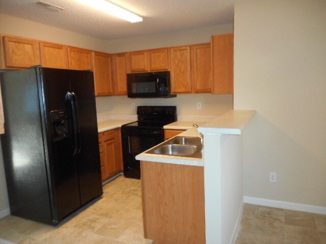 Foto del edificio - 5704 Waterpoint Drive
