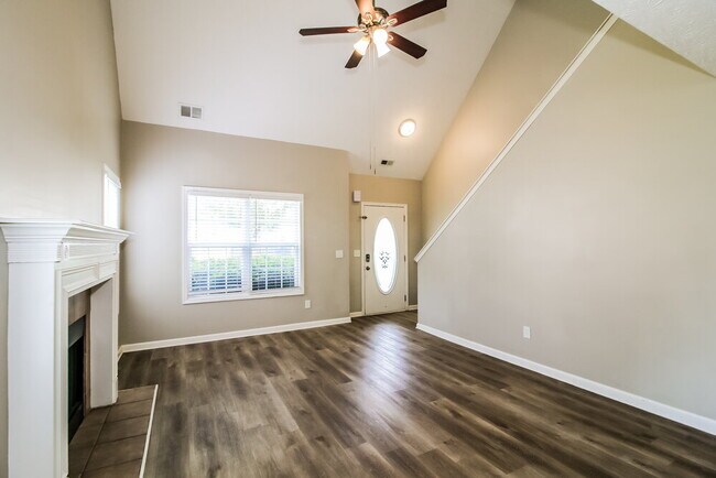 Foto del edificio - 216 Rivergate Ct