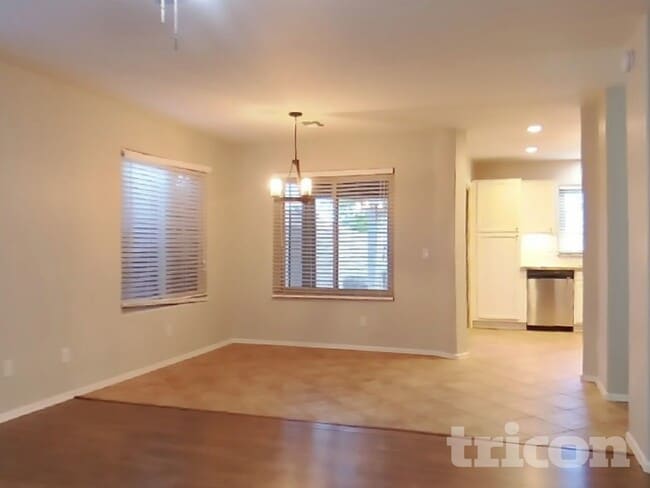 Building Photo - 43738 Elm Dr