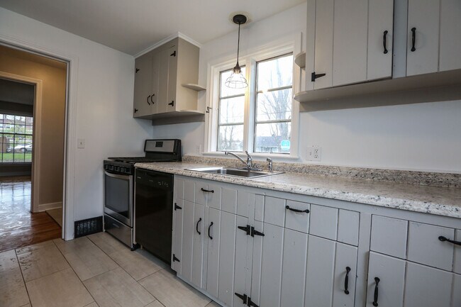 Building Photo - 88 Corning Park