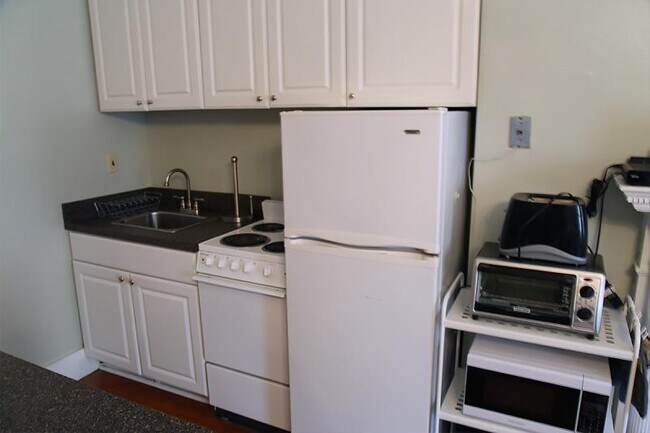 Building Photo - 460 Beacon St