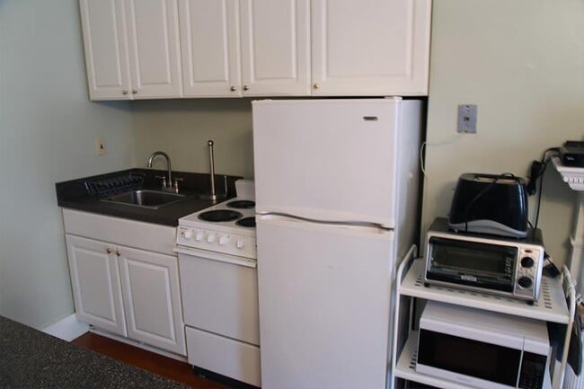 Building Photo - 460 Beacon St