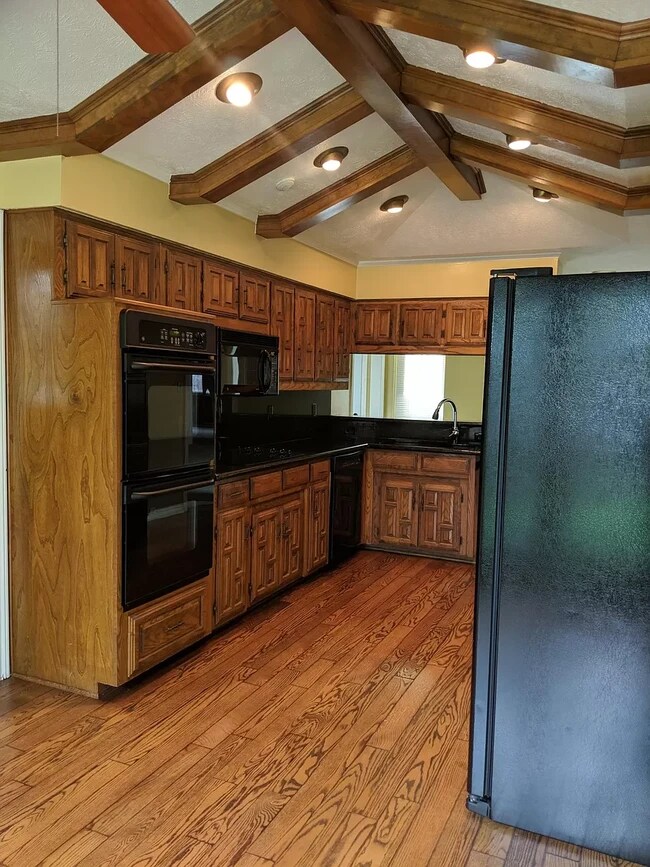 Kitchen - 18620 Featherwood Dr