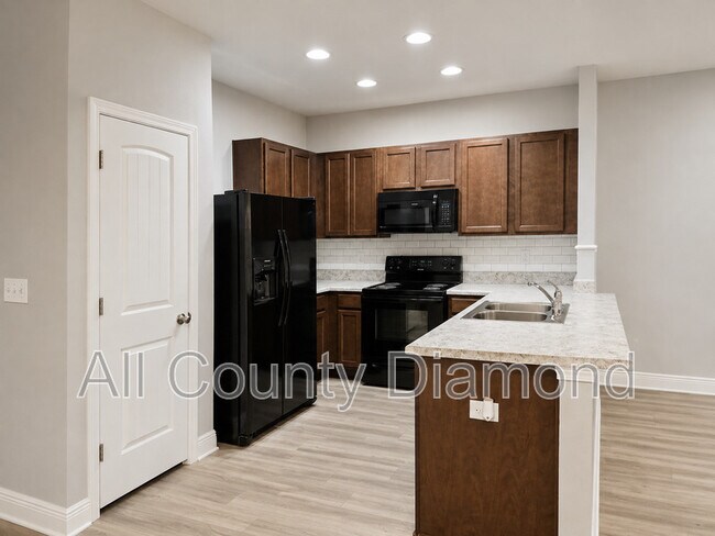 Building Photo - 5940 Callaway Cir