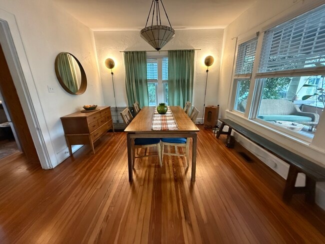 Foto del edificio - 557 7th Ave N