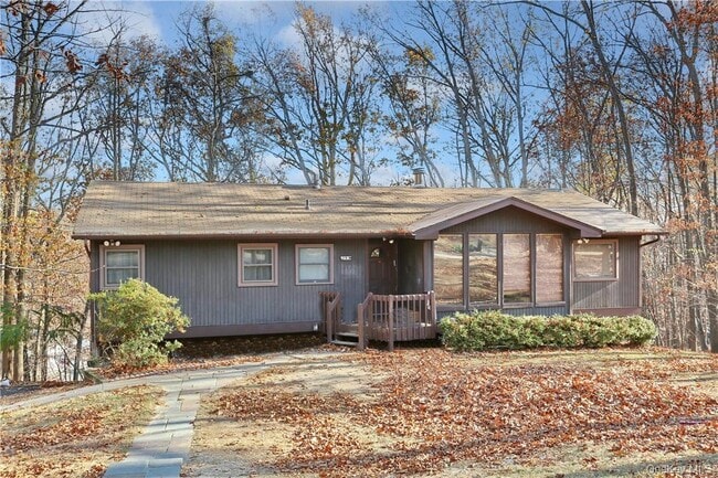 Building Photo - 9 Country Club Ln
