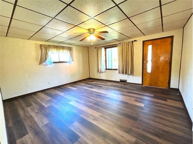 Building Photo - 828 Cove Rd