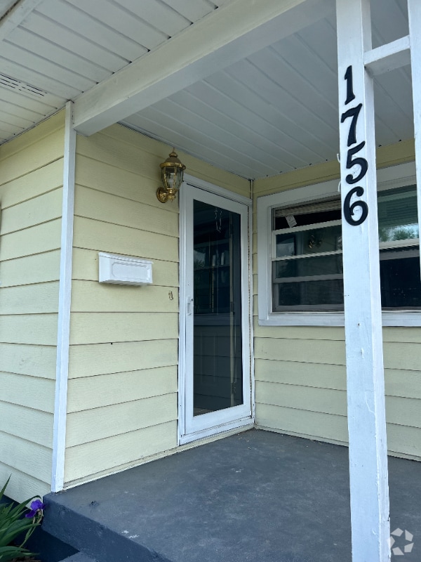 Building Photo - 1756 Princeton Dr