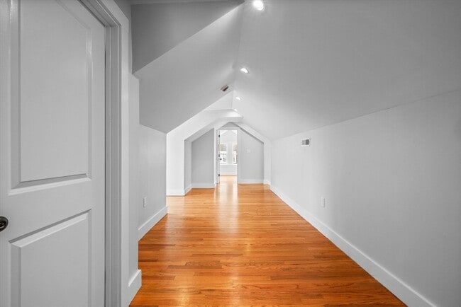 Building Photo - 170 Calumet St