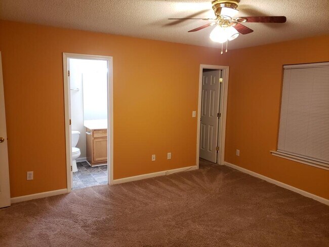 Building Photo - 3059 Bracey Pl