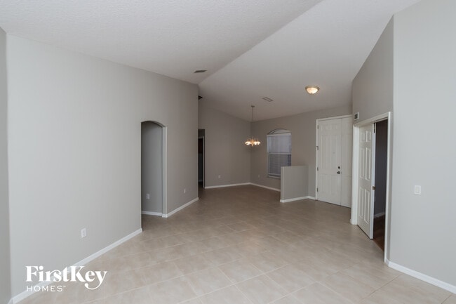 Building Photo - 1347 Armory Dr NE