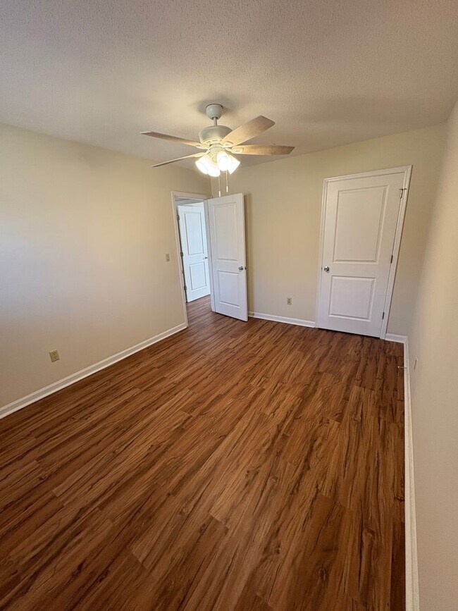 Foto del edificio - 5101A N. Moore Lane