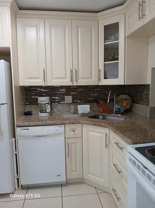 Foto del edificio - 6021 NW 61st Ave