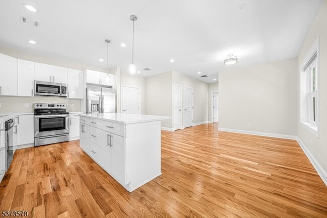 Building Photo - 9 N Beverwyck Rd