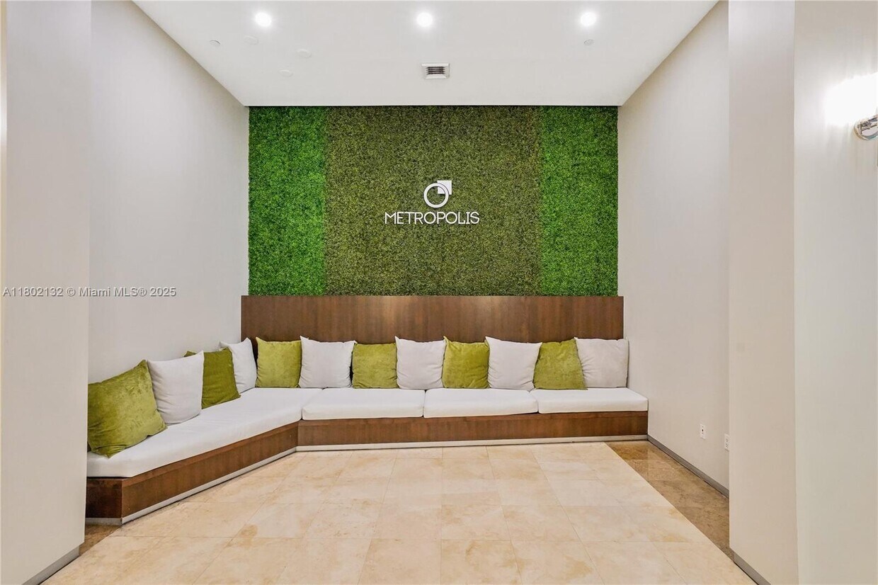 Foto principal - 9055 SW 73rd Ct