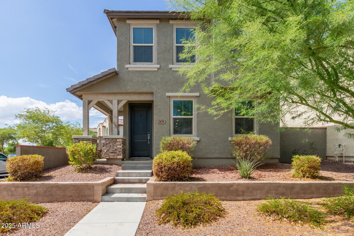 Foto principal - 2470 N Heritage St