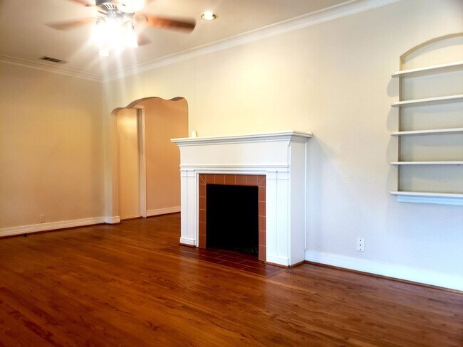 Building Photo - 2 bedroom, 1 Bath Austin Stone Cottage in ...