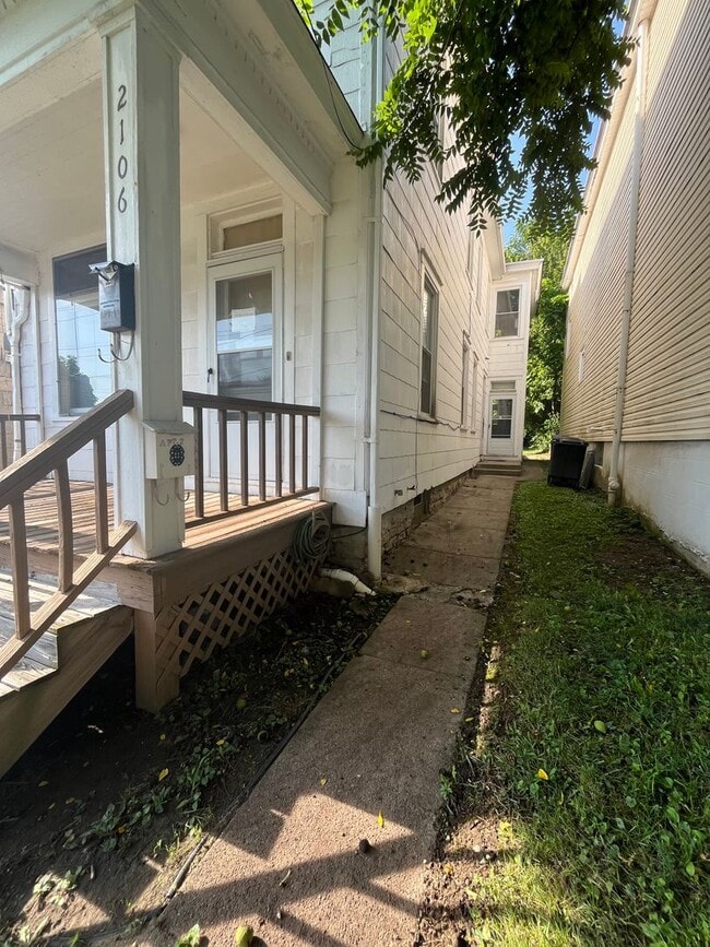 Building Photo - 2106 Lawn Ave