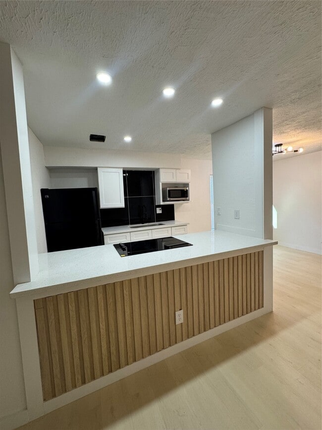 Building Photo - 7640 Broadview Dr