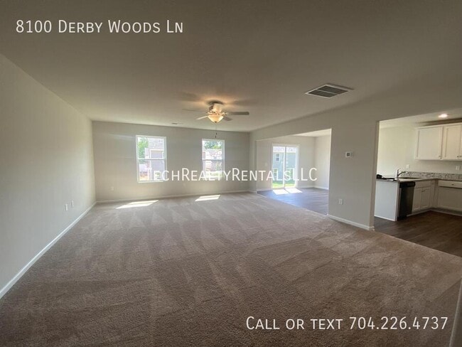 Foto del edificio - 8100 Derby Wood Ln