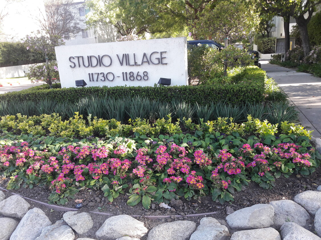 Studio Village Complex - 11862 Moorpark St